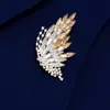 Broche de Borboleta Degradê de Cristal Luxuoso e Elegante, Corsage Elegante de Moda Feminina de Alta Qualidade, Alfinete de Acessórios de Vestuário de Alta Qualidade
