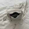 Bolso de axila moderno y artístico de estilo coreano con forma de media luna, con colgante de lazo en forma de corazón de perla, correa de hombro ajustable, bolso de hombro único para mujer