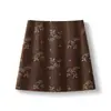 Saia de camurça bordada em jacquard vintage feita sob medida para mulheres, outono, cintura alta para um look emagrecedor, saia curta Maillard, linha A que abraça o quadril