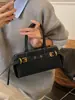 Bolsa de Mão Retrô da Moda para Mulheres 2026 Nova Bolsa de Ombro Versátil para Outono e Inverno Bolsa Transversal Simples para o Dia a Dia
