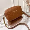2026 Bolsa para cámara con bordado de logo S para mujer, bolsa nueva, bolso de hombro, bolso cruzado acolchado, bolso de moda para mujer