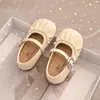Zapatos de Princesa para Niñas 2026 Otoño Nuevos Zapatos Planos de Perlas para Niñas Zapatos Planos Poco Profundos de Cuero de Color Sólido para Niñas