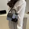 Bolsa de Mão Feminina Elegante e Texturizada para o Dia a Dia 2026 Nova Moda Tendência Ombro Transversal Pequena Quadrada