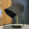 Sombrero de pescador de paja para mujer, nuevo sombrero transpirable de protección solar de verano 2026, sombrero tipo cubo adelgazante para protección solar en la playa