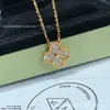 Collar de Trébol de Cuatro Hojas Versión Alta V Oro para Mujer Chapado en Oro de 18K es una Pulsera Cadena Clavicular Ágata Calcedonia Rojo Rosa Ojo de Tigre