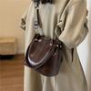 Bolso pequeño retro de moda para combinar con todo 2023 nuevo bolso de mujer Maillard para ir al trabajo tipo cubo textura de alta calidad bolso de hombro