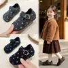 Zapatos de piel de lunares estilo francés para niña, estilo Birkenstock, nueva colección otoño 2026, mocasines de punta baja para bebé, disponibles para dropshipping