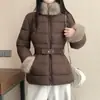 Abrigo corto de mujer, ajustado, cálido, acolchado de algodón, con cuello alto, cuello de piel sintética, puños y cinturón en la cintura