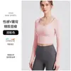 Nova roupa de ginástica feminina com toque nude, bojos fixos antibacterianos, top de manga longa para yoga de cintura alta com alças duplas nos ombros e design de duas peças falsas sem costas
