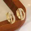 Aretes Doble Capa Huecos de Circonita Estilo Europeo y Americano, Aros de Plata y Oro Chapados en Cobre Dorado, Lujo Ligero, Sensación de Alta Gama, Versátiles para el Trabajo