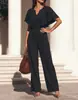 Elegante mono negro con mangas de pétalo, un pequeño escote en V, corte de pierna ancha de cintura alta, estilo simple y elegante