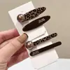 Clipe de Bico de Pato Cor de Chocolate Estampa de Leopardo Novo Primavera/Verão 2025 Grampo de Cabelo Moda Coreana Cor de Café com Pérola Clipe Lateral para Mulheres