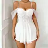 Camiola de princesa sexy e sedutora em estilo russo com um design tridimensional de malha floral, apresentando mangas ombro a ombro, mangas bufantes e aro para um look sensual e divertido