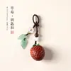 Pingente de morango esculpido em jacarandá, chaveiro de fruta simulada, acessório para mochila de estudante, pingente estilo chinês, atacado de pequenos presentes