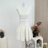 Conjunto de dos piezas de encaje tejido puramente deseable: camisola de cintura alta con falda corta abullonada, traje de algodón amarillo