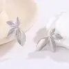 Pendientes de Acero Inoxidable con Diseño de Flor y Hoja Transfronterizos Europeos y Americanos para Mujer, Pendientes Sencillos de Acero de Titanio que No se Desvanecen
