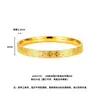 El mismo estilo que el de la joyería, pulsera brazalete lisa con diseño de trébol de cuatro hojas chapado en oro vietnamita CNC con patrón de grietas de hielo, un regalo de cumpleaños para tu novia