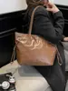 Bolso de Mano Retro Francés de Color Contrastante Mate para Mujer 2025 Nuevo Bolso de Viaje de Alta Gama Bolso con Relieve para Llevar en la Mano o al Hombro