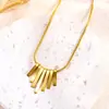 Collar Minimalista con Borla en Forma de Abanico para Mujer 2026 Nuevo Estilo Cadena para Clavícula Dorada Clara Fresca Joyería Elegante de Acero de Titanio para Celebridades de Internet