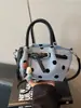 Bolsa de Mano Cruzada de Hombro Estilo Perezoso de Gran Capacidad con Lunares Elegante Simple Casual Verano 2026 Nuevo Estilo