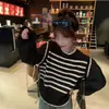 Top de punto falso de dos piezas a rayas de albaricoque negro para mujer, nuevo estilo coreano Otoño e Invierno 2023, suéter corto suave y pegajoso con empalmes