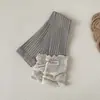 Medias para Niña 2026 Primavera Nuevo Estilo Tela Patchwork Etiqueta de Tela Lazo Pantalones de Nueve Puntos para Niñas Pequeñas Ropa Exterior Leggings