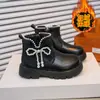 Botas de cuero para niña, nuevo estilo otoño 2026, botas Martin retro con perlas, estilo coreano, botines casuales de moda y versátiles.