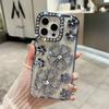 Funda para iPhone 15 con diseño de flor de diamante, chapada en oro de 13 quilates, compatible con el iPhone 12 Pro Max. Disponible en Amazon.