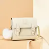 Bolso Cruzado de un Solo Hombro con Bordado de Oso Estilo Universitario Primavera/Verano 2025 Bolso Cuadrado Pequeño Bolso con Colgante de Felpa para Mujer Nuevo Modelo 2025
