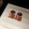 Aretes Ovalados Cuadrados de Diamante con Tachuelas Plateadas para Mujer, Pendientes de Moda de Nicho Estilo Palacio con un Toque de Lujo Ligero y Gama Alta