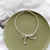 Elegante Retro Elegante Cadena para Clavícula con Collar de Lazo de Perlas Diseño de Nicho Collar de Gama Alta Versátil Collar Nuevo