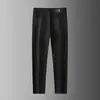 Marca Italiana de Alta Qualidade Tendência Outono e Inverno Juventude Elástico Slim Reto Jeans Preto Estampado de Veludo Espessado para Homens