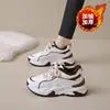 Zapatos de Felpa de Invierno Estilo Papá para Mujer 2025 Nuevos Ins Versión Coreana Versátiles Engrosados Cálidos de Algodón Aumentadores de Altura Deportivos de Moda