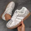 Zapatos de Entrenamiento Moral de Suela Plana para Mujer Modelos de Exportación Primavera y Otoño 2025 Talla Grande Zapatillas Deportivas de Exportación Zapatos Blancos Casuales de Moda para Mujer