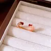 Anillo Abierto Cuadrado de Circonita Bañado en Oro Real Moda Exquisita Estilo Lujo Ligero Anillo para Dedo Índice Joyería Versátil Retro Nicho