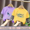 Camiseta de manga larga para niños, top de otoño, nuevo modelo 2026 para niños, algodón puro, estilo primavera y otoño, patchwork a rayas, imitación de dos piezas
