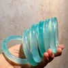 Pulsera de ágata calcedonia transparente como el hielo, color azul natural, clara como el agua, con efecto de luz, circunferencia interior de aproximadamente 62 mm