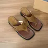 Chinelos de Dedo Plataforma Wedge Espessa Populares da Moda Feminina Novo Modelo 2026 Sandálias de Praia Versáteis Moda