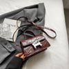 Bolso de lujo ligero con diseño de nicho transfronterizo para mujer, bolso de mujer de otoño 2023, bolso bandolera informal de moda, bolso de hombro cuadrado pequeño