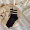 Meias Femininas de Cano Médio para Outono e Inverno, Engrossadas e Quentes, Listradas Versáteis Ins Tendência Inverno Estilo College Meias Largas