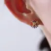 Pendientes de botón de margarita de diamante coloridos retro franceses Diseño simple de nicho Exquisitos fuegos artificiales de lujo ligero Pendientes de dopamina para mujer