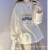 Camiseta Branca de Manga Longa com Gola Redonda para Mulheres 2025 Nova Camisa de Camada Interna Outono e Inverno Design Top de Nicho Ins Trend