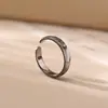 Anillo Abierto Minimalista con Patrón de Escamas de Dragón, Diseño Moderno y de Alta Gama, Banda Lisa de Nicho, Anillo Ajustable Unisex, Moderno