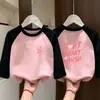 Camiseta de Manga Longa com Gola Redonda Color Block para Crianças Médias e Grandes Meninas Estilosa de Nicho Camada Interna Camiseta Base Estampada Top Outono/Inverno 2026