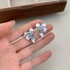 Aretes de Botón de Flor Super Brillantes de Diamante Triturado Frescos y Exquisitos de Estilo Francés con Diseño Nicho, Temperamento de Moda de Lujo Ligero, Accesorios para las Orejas de Tendencia