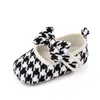 Zapatos para bebés y niños pequeños Directo de Fábrica zapatos para bebés de interior lazo Cuadros zapatos de princesa zapatos para bebés BHX3161
