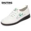 Sapatos de Mãe Sapatos Casuais de Primavera e Outono Sapatos Brancos Confortáveis Novos Sapatos de Couro com Solado Macio Sapatos para Mulheres de Meia-idade e Idosas Flat Slip-on