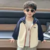 Chaqueta de otoño para niños con colores contrastantes, abrigo infantil con capucha y cremallera, nuevo cárdigan casual elegante para niños 2026