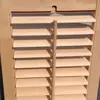 Portas e Janelas de Madeira Maciça de Freixo Tília com Venezianas Móveis Brancas Folha Base Branca Haste de Puxar Produto Semi-acabado