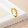 Anel Aberto Dourado Vietnamita Elegante com Zircônia Incrustada Design de Luxo Feminino Anel Vazado Gota d'Água Joia Duradoura